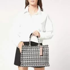 Coccinelle Never Without Bag Monogram Medium Noir/Noir 11 Coccinelle Never Without Bag Monogram Medium Noir/Noir -Coccinelle Negozio Di Vendita E1MBD180201 736 1