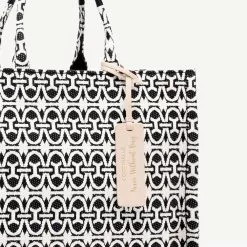 Coccinelle Never Without Bag Monogram Medium Noir/Noir 10 Coccinelle Never Without Bag Monogram Medium Noir/Noir -Coccinelle Negozio Di Vendita E1MBD180201 736 4